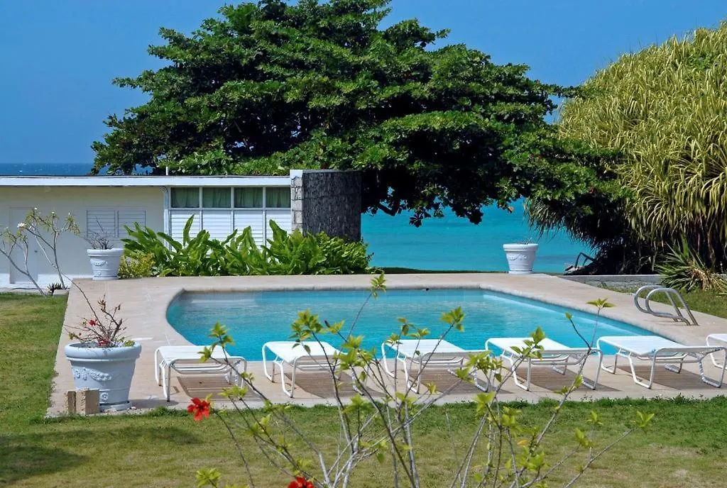 Miramar 6 Bedroom On The Beach Ocho Ríos Appartement
