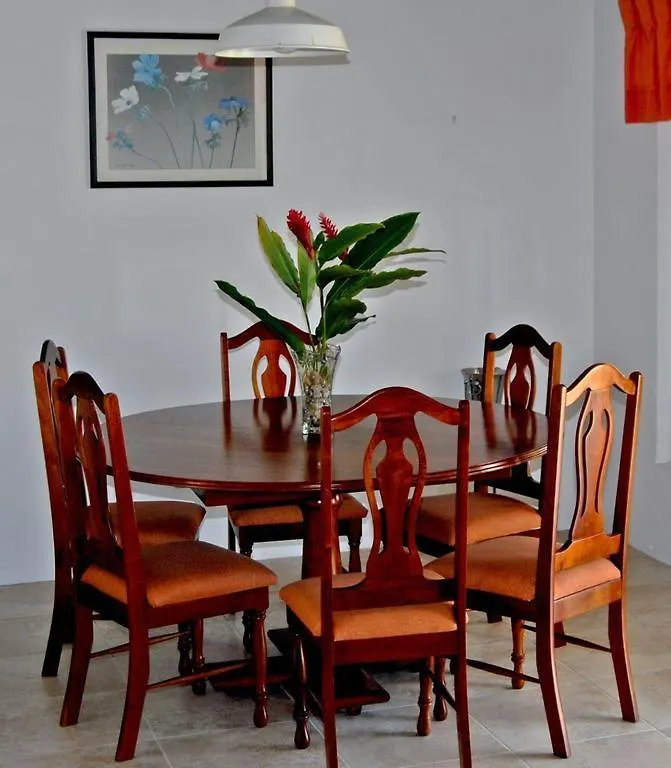 Miramar 6 Bedroom On The Beach Ocho Ríos Appartement