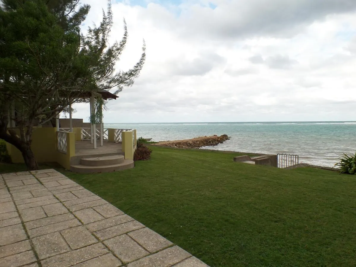 Miramar 6 Bedroom On The Beach Ocho Ríos Appartement