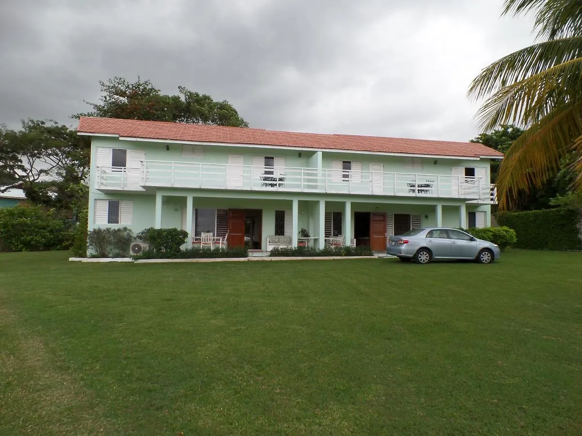Miramar 6 Bedroom On The Beach Ocho Ríos 0*,